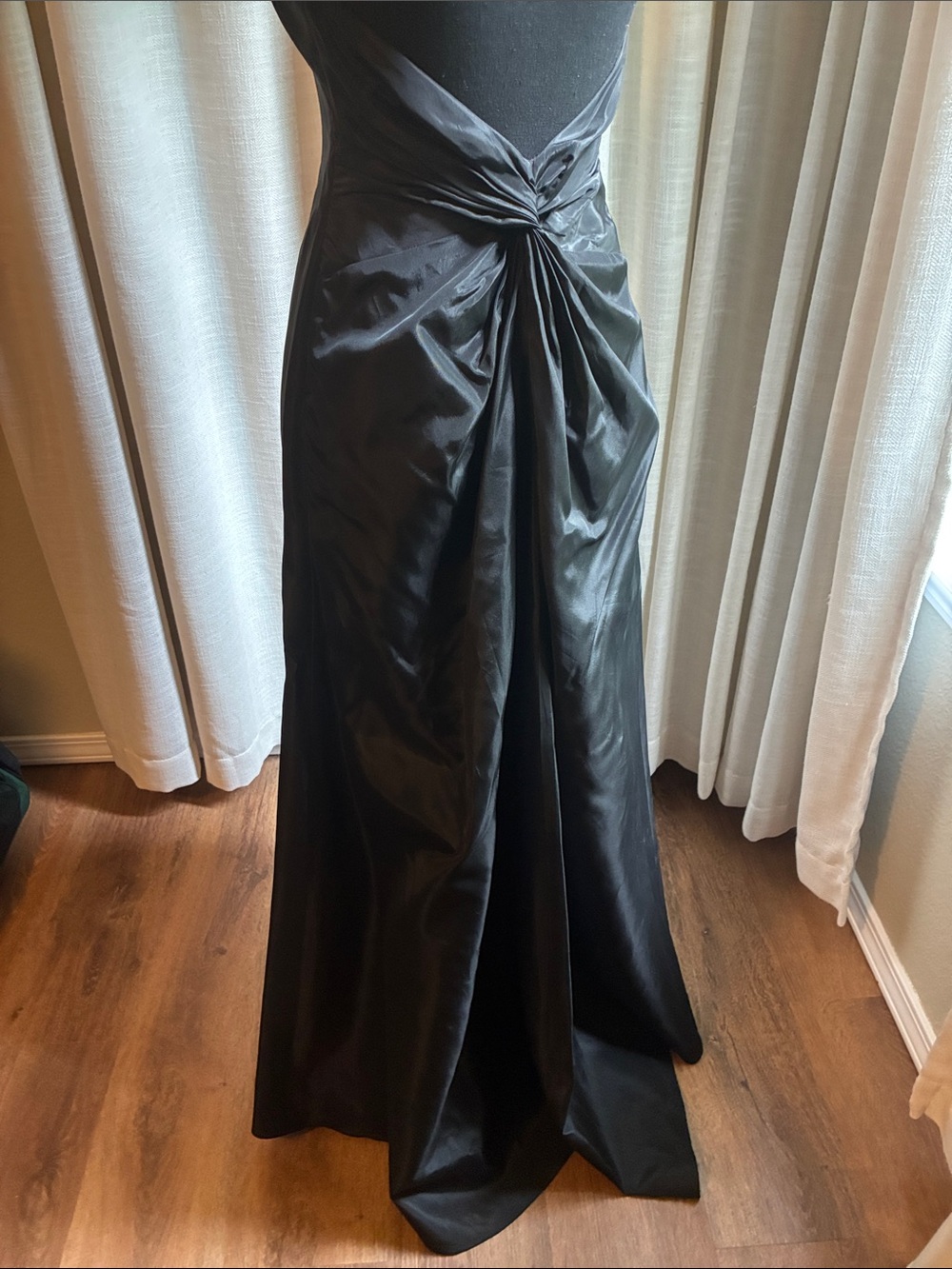 Laundry By Shelli Segal Black Halter Gown